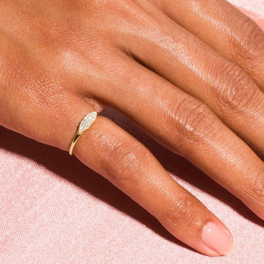 Anillo Fino Chapado en Oro para Mujer - Diseño Minimalista - Image 2