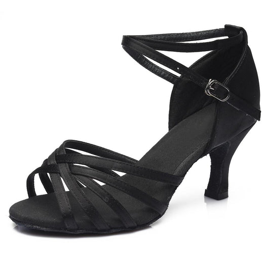 Zapatos de Satén para Baile Latino en Interiores - Image 2