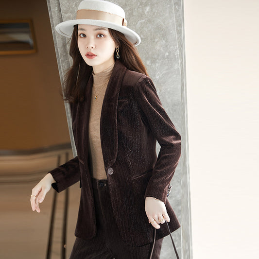 Conjunto Elegante de Terciopelo Dorado - Blusa Manga Corta y Pantalón - Image 2