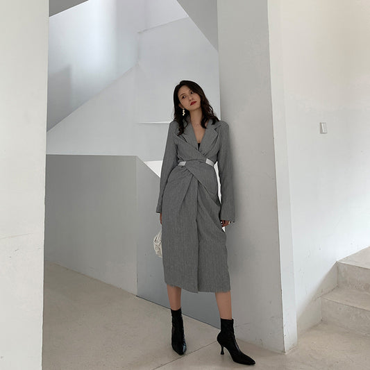 Vestido Gris Coreano Cuello V Cintura Marcada Largo Medio - Image 2
