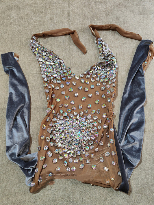 Traje de Presentación Elástico Gris Terciopelo con Cristales Brillantes para Mujer - Image 2