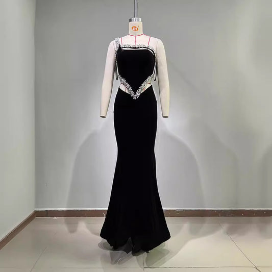 Vestido Asimétrico con Hombro Único y Detalles de Diamantes - Image 2
