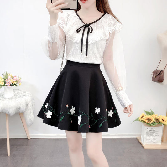 Conjunto Elegante: Blusa de Encaje Transparente con Falda Tutú Bordada - Image 2