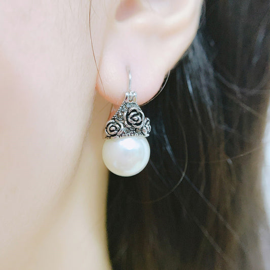 Aretes Vintage de Perla con Incrustaciones de Circón Negro - Image 2