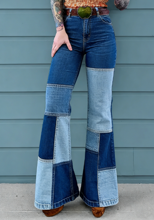 Jeans Acampanados con Bordado de Rosas Vintage - Image 2