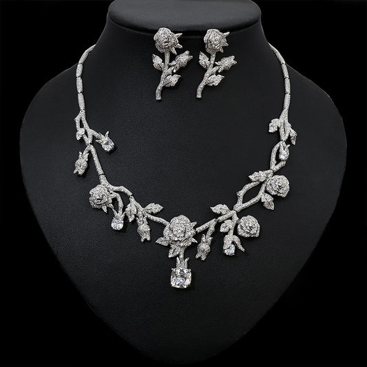 Conjunto de Collar y Aretes Nupcial con Flores de Alta Calidad - Image 2