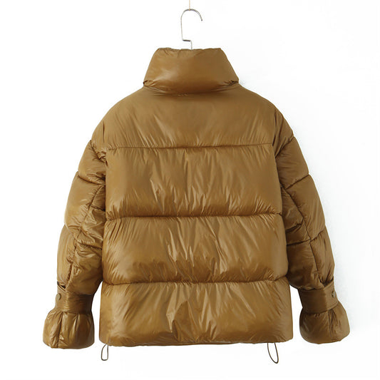 Abrigo Puffer Dorado con Cuello Alto y Doble Cierre para Mujer - Image 2