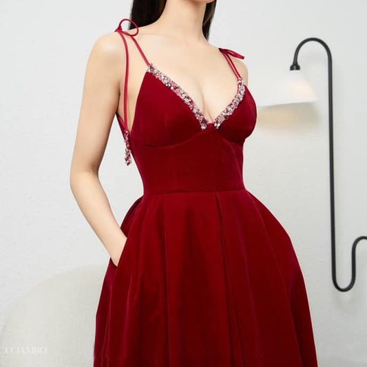 Vestido Princesa Terciopelo Rojo Escote Profundo Espalda Descubierta - Image 2