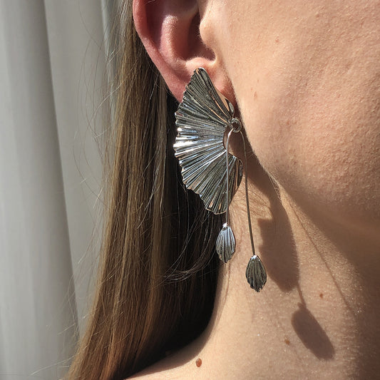 Pendientes Elegantes de Hoja y Concha Marina - Image 2