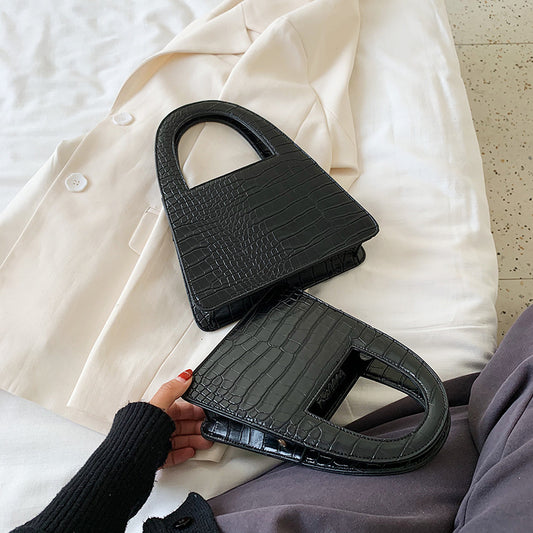 Bolso Bandolera con Cadena - Image 2