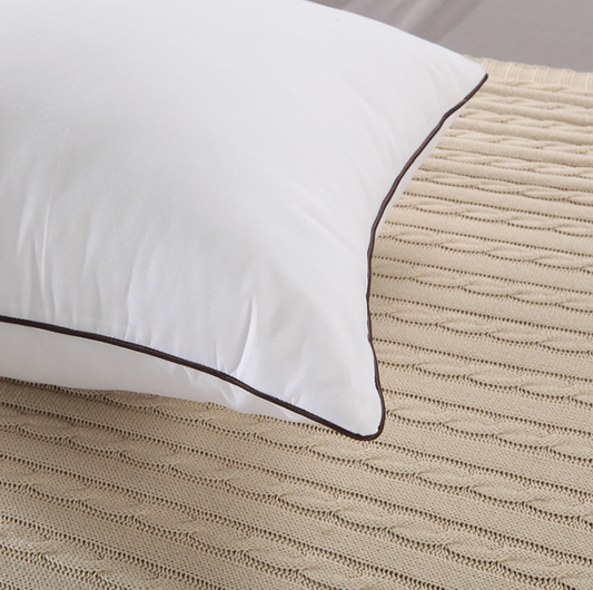 Almohada de Terciopelo Pluma - Image 2