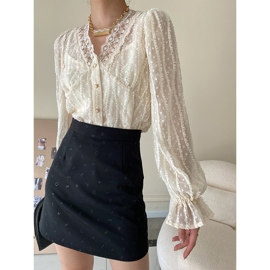 Blusa de Encaje Estilo Real Francés con Mangas Acampanadas - Image 2