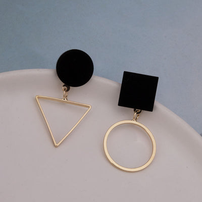 Aretes Geométricos Asimétricos de Triángulos