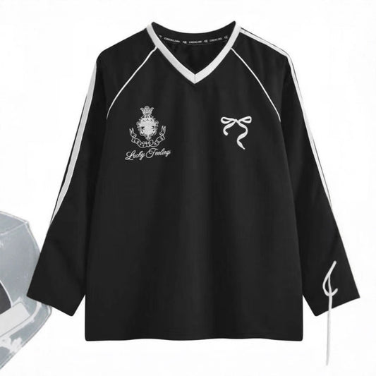 Playera Deportiva Suelta con Lazo Mariposa y Cuello V - Image 2