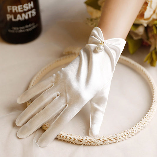 Guantes de Novia Cortos Estilo Audrey Hepburn con Perlas y Satén - Image 2