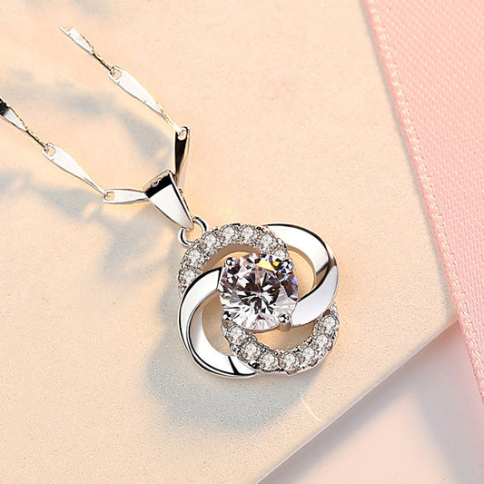 Collar Trébol de Cuatro Hojas para Mujer - Cadena Escotada - Image 2