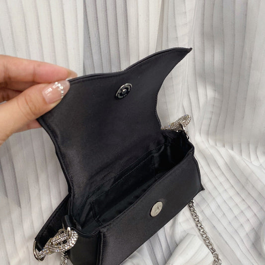 Bolso Cuadrado Pequeño de Seda Satinada con Moño Diamante - Image 2