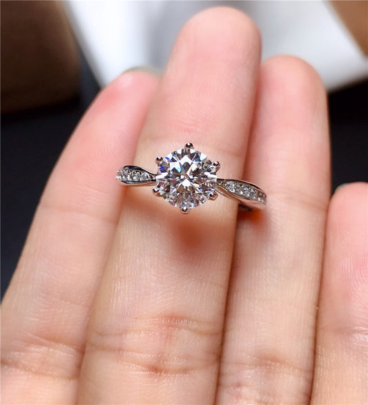 Anillo de Moissanita Plata de Ley con Baño de Oro Blanco 18K - Image 2