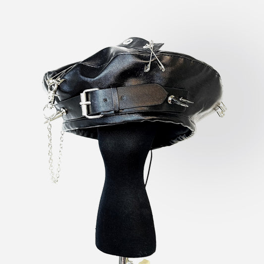 Boina Punk de Cuero PU con Cadenas y Tachuelas - Image 2
