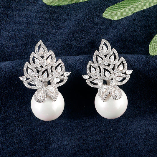 Aretes de Perla con Patrón Calado Elegante - Image 2