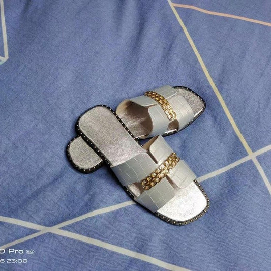 Sandalias Planas para Mujer con Cadena Dorada - Comodidad Casual de Playa - Image 2