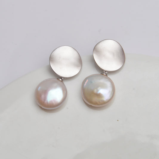 Aretes de Perlas de Agua Dulce en Plata - Image 2