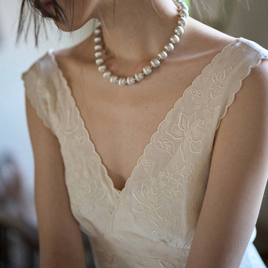 Vestido Elegante Retro Francés con Encaje Onda y Bordado, Cuello V Ajustado - Image 2