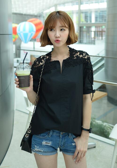 Blusa Suelta de Encaje con Recortes en Colores Sólidos - Image 2