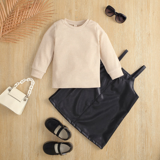 Conjunto Elegante: Blusa Tejida Manga Larga con Falda de Tirantes en Cuero - Image 2
