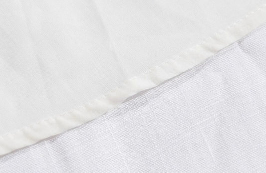 Vestido Blanco Ajustado con Cuello Volante - Image 2