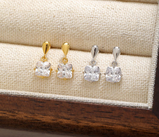 Aretes de Plata 925 Elegantes con Diamante Cuadrado en Forma de Gota - Image 2
