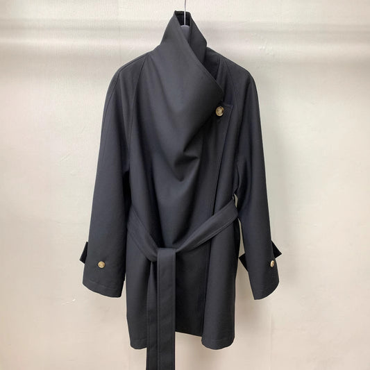 Gabardina Minimalista Negra con Solapa Ancha - Corte Relajado para el Día a Día - Image 2
