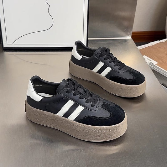 Tenis Vintage Casual para Mujer con Punta Redonda y Detalles Gastados - Image 2