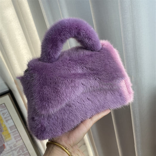 Clutch de Piel de Visón con Silueta Envolvente - Image 2