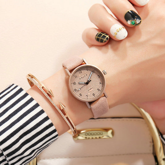 Reloj Vintage con Patrón de Piedra Mate y Correa de Cuero - Image 2