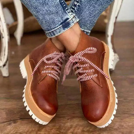 Botas Martin de Tacón Plano Marrón con Punta Redonda en Viscosa para Mujer - Image 2