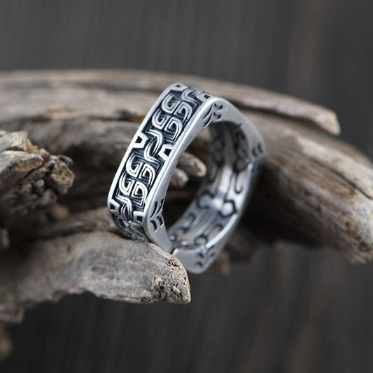 Anillo Cuadrado de Plata Tailandesa con Patrón Tótem Vintage para Mujer - Image 2