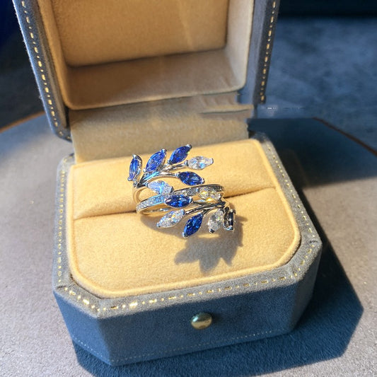 Anillo de Diamante Floral con Racimo de Vides en Oro Blanco - Image 2