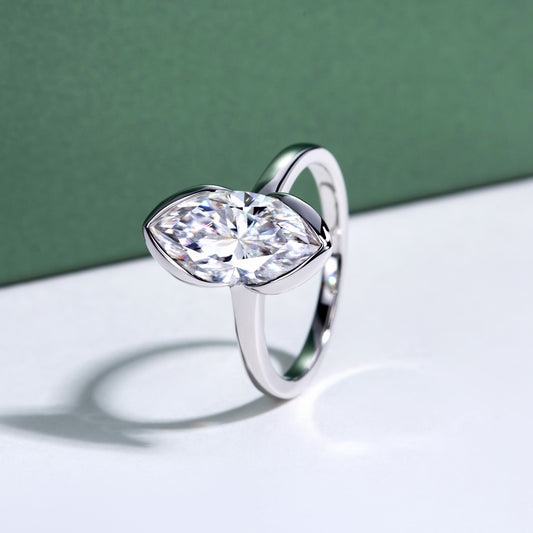 Anillo de Moissanita Marquesa de 3 Quilates con Semihalo - Image 2
