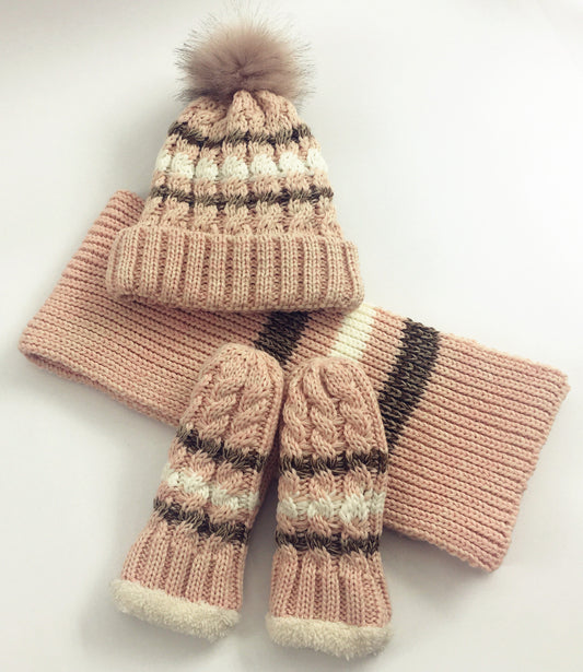 Conjunto de Bufanda, Gorro y Guantes Tejidos en Tonos Cálidos - Image 2