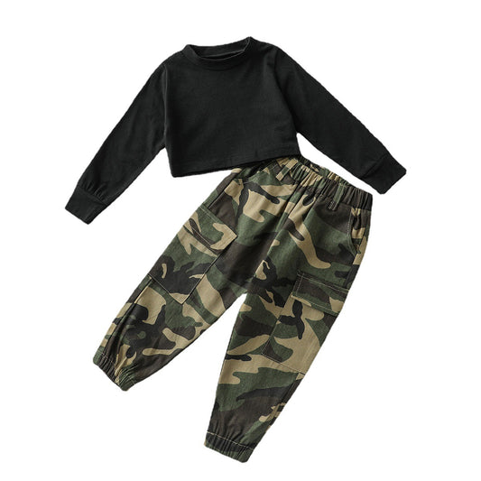 Conjunto Dos Piezas: Suéter Negro Tejido Manga Larga + Pantalón Camuflaje - Image 2