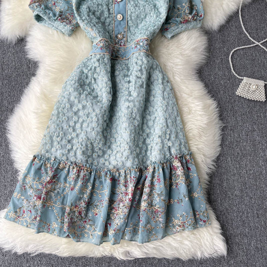 Vestido Corto Elegante con Mangas Abullonadas y Bordado Artesanal - Image 2