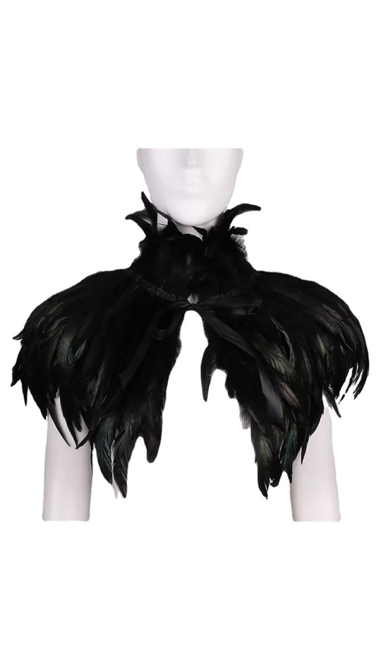 Capa Gótica Amazona con Cuello de Plumas - Image 2