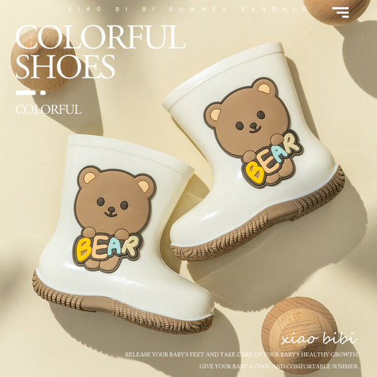 White children's rain boots with a brown cartoon bear holding colorful 'BEAR' lettering and a white fleece lining. - Image 2