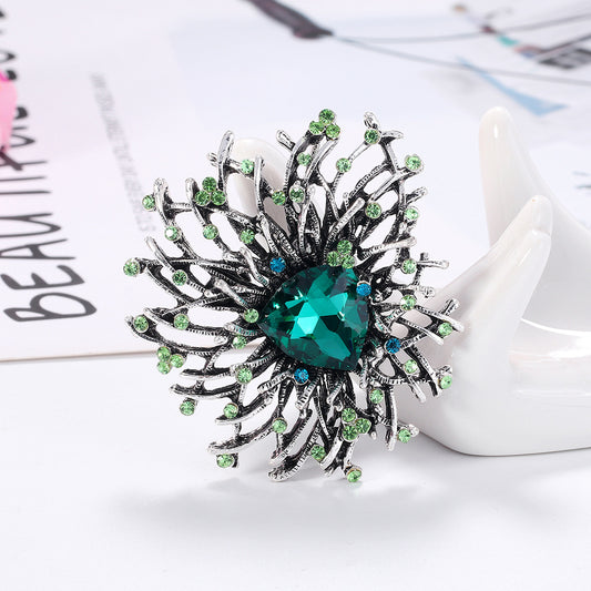 Broche de Plata Antigua con Diamantes - Diseño Elegante y Sofisticado - Image 2