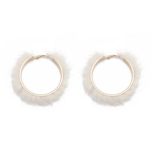 Aretes de Piel de Visón con Círculo Metálico - Elegancia y Temperamento - Image 2