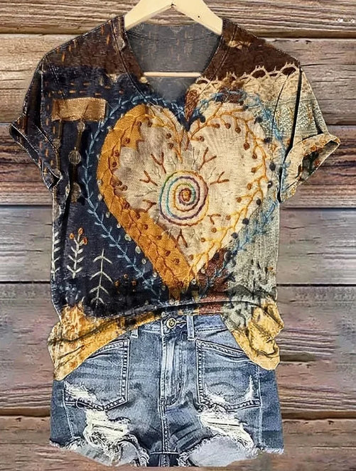 Camiseta Bohemia para Mujer con Estampado de Corazones y Cuello en V - Image 2