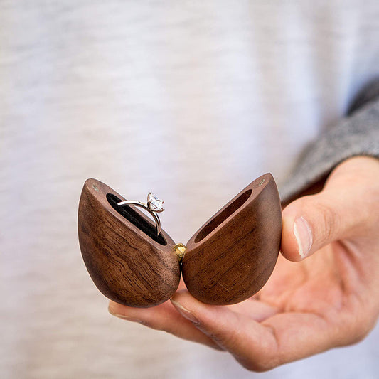 Caja Organizadora de Anillos en Forma de Corazón - Madera de Nogal Macizo - Image 2