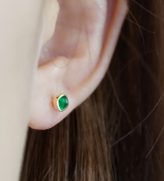 Aretes de Gemas Coloridas con Cierre de Cuatro Garras - Image 2