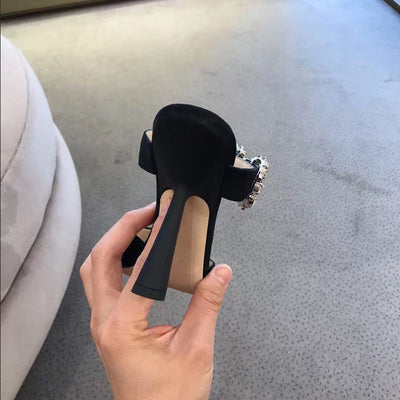 Sandalias de Tacón Alto con Punta Afilada y Detalle Calado - Image 10